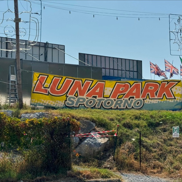 Quindicenne muore folgorato al luna park, nel savonese 