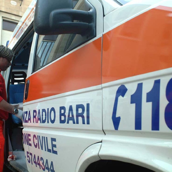 Ragazza aggredita a Bari pubblica un  video con il volto tumefatto 