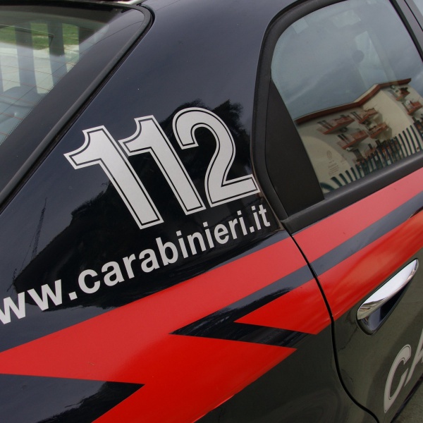 Riccione, gravi due ragazzi accoltellati in un locale