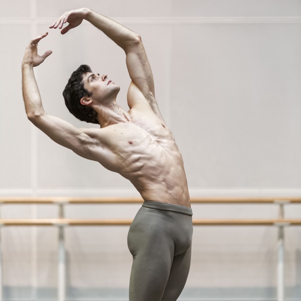 Roberto Bolle pronto a stregare la "sua" Milano 
