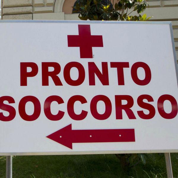 Rompe il naso alla figlia, ha aperto l’uovo di Pasqua in anticipo