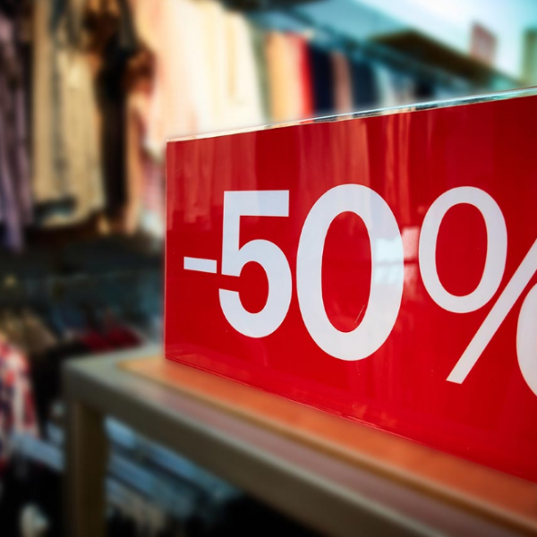 Saldi al via oggi, spese a prezzi ribassati, ma non dappertutto