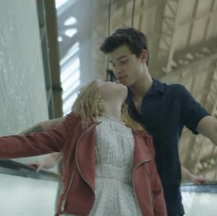 Shawn Mendes innamorato pazzo a Parigi