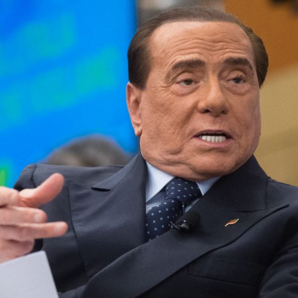 Silvio Berlusconi ricoverato al San Raffaele, colica renale