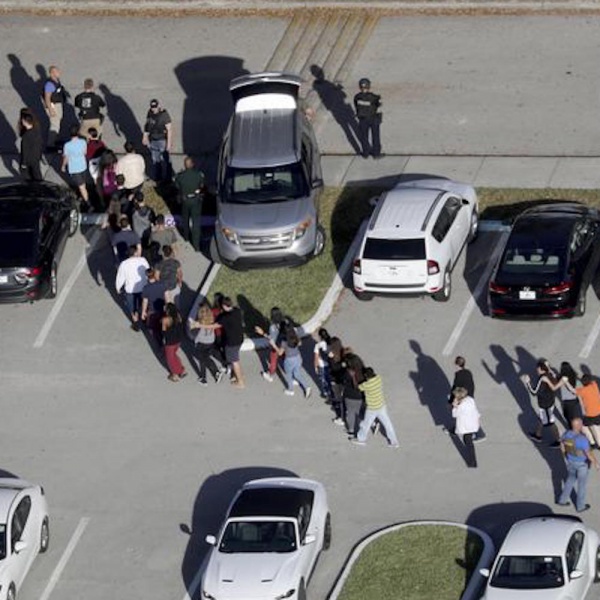 Strage in scuola in Florida, 17 morti e almeno 14 feriti
