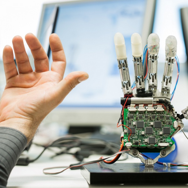 Svezia, primo impianto permanente al mondo di mano robotica