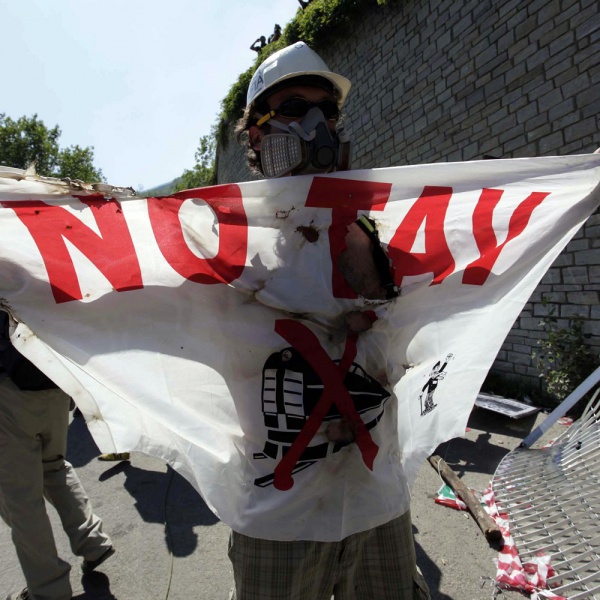Tav, scontri a Chiomonte tra manifestanti e polizia