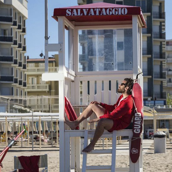 Thegiornalisti fanno ballare con "Riccione"