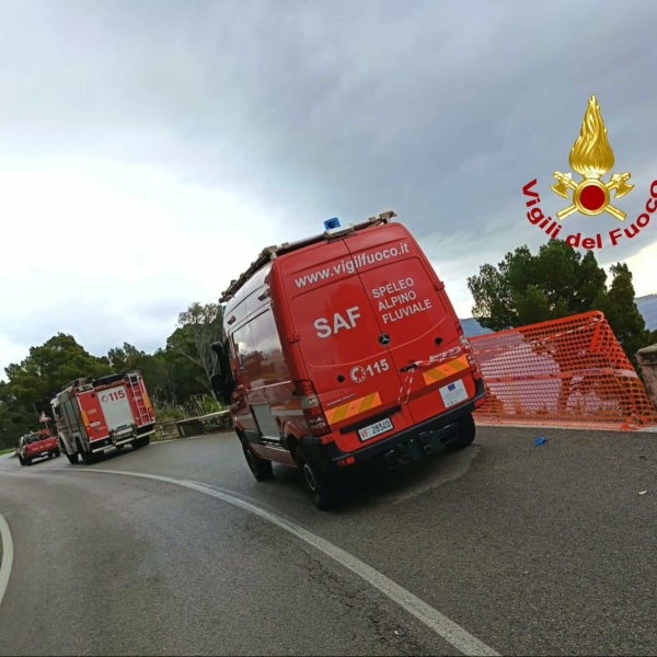 Tragico incidente nel salernitano. Auto vola giù da un dirupo e muoiono ...