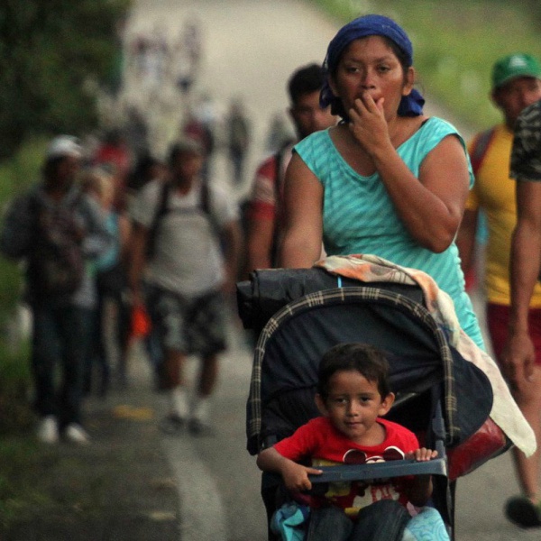 Trump manda l'esercito contro gli immigrati in marcia dal Messico