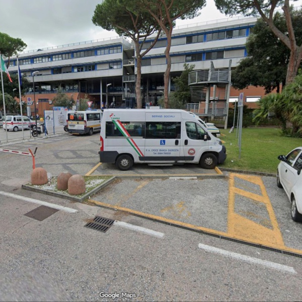 Uccide la ex moglie ricoverata e si toglie la vita  