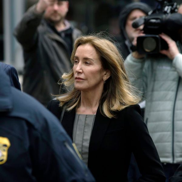 Usa, scandalo college, 14 giorni di carcere per attrice Huffman