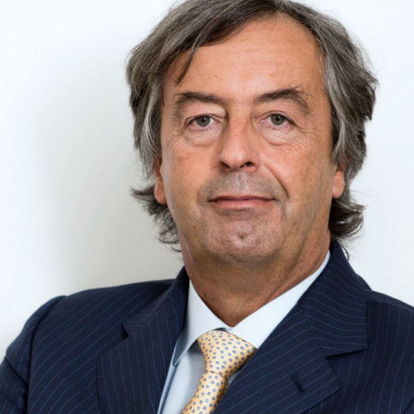 Roberto Burioni: "Meglio in Svezia dove la gente si vaccina senza obbligo"