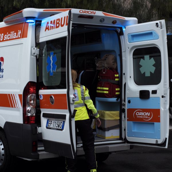 Verona, si ribalta trenino in parco divertimenti, 7 feriti