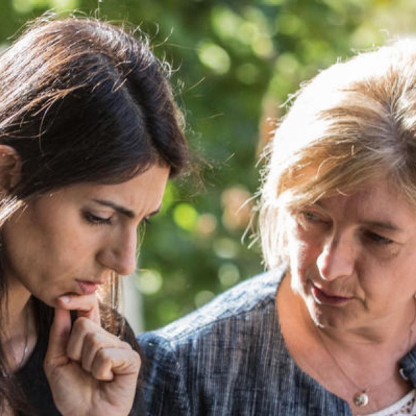 Virginia Raggi in trincea si difende e rilancia