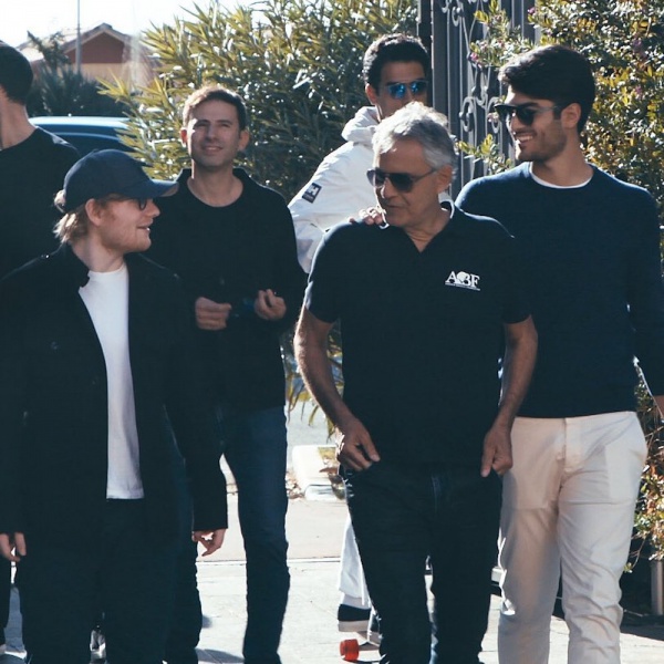 Zac-attack: Ed Sheeran festeggia un anno straordinario