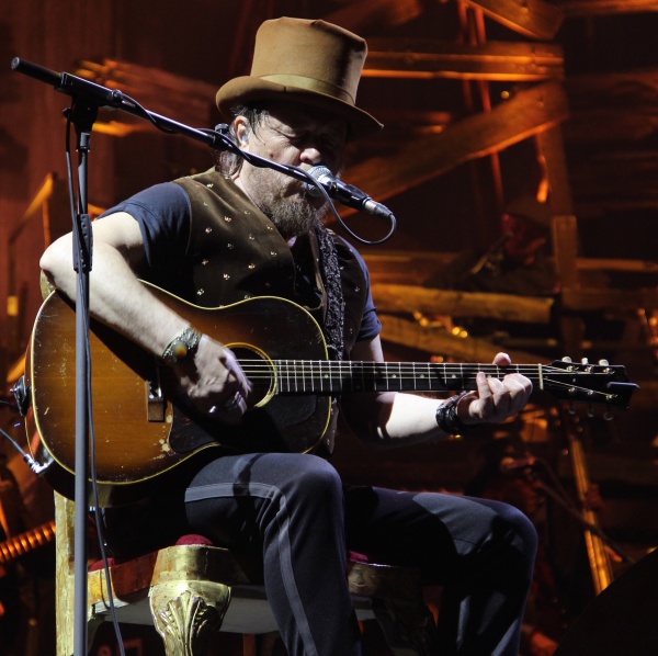 Zucchero travolge Milano con la carica blues