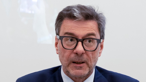 “Massacrati da chi può farlo ma siamo nel giusto”, così Giorgetti sulla manovra