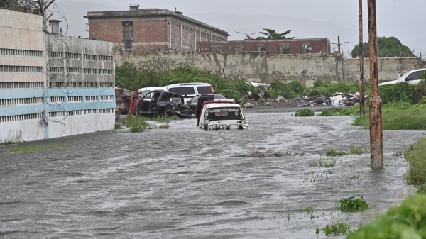 L'uragano Melissa ha attraversato la Giamaica, al momento non si segnalano vittime ma ingenti danni. Nella notte toccherà Cuba poi le Bahamas