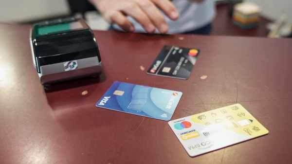 Truffe con il pos dalle carte contactless,  ma dai ladri 2.0 ci si può difendere: ecco come