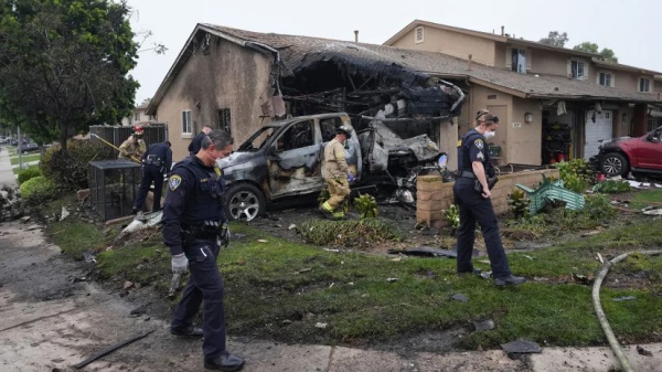 Un Cessna 550 precipita su un quartiere di San Diego: diverse le vittime. I vigili del Fuoco, scena terrificante