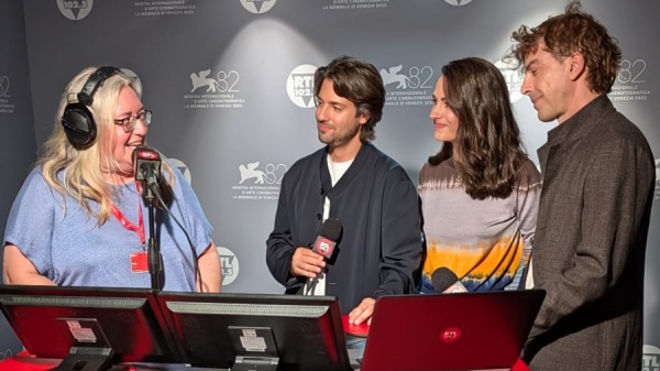 82. Mostra del Cinema di Venezia: Paolo Strippoli, Michele Riondino e Romana Maggiora Vergano presentano “La Valle dei sorrisi” a RTL 102.5