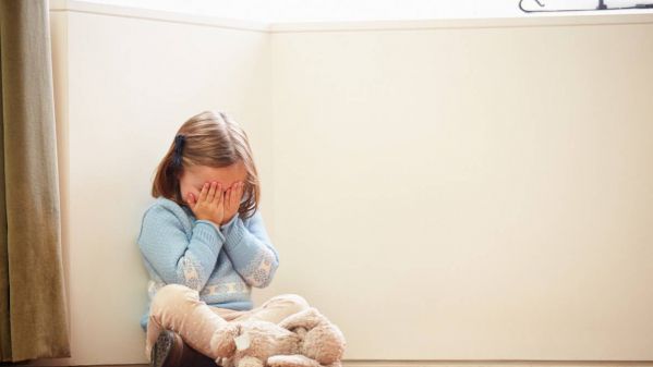 A Firenze due madri arrestate per abusi sessuali sulle figlie di 10 anni
