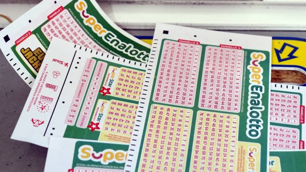 A Napoli centrato il sei al Superenalotto, vinti 101 milioni con una schedina da due euro