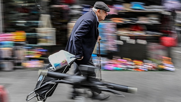 A Roma parte il progetto del badante di condominio comunale. Aiuterà gli over 65 che vivono soli