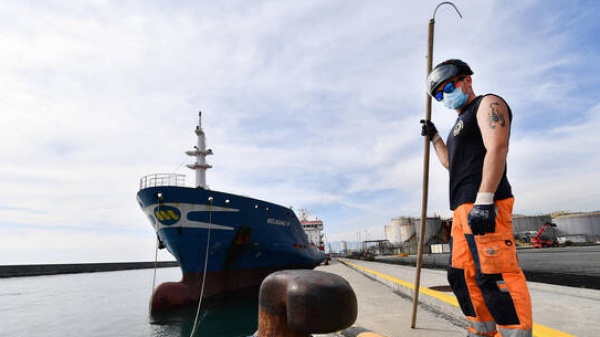 È scattato il blocco delle navi russe nei porti italiani, da oggi, 17 aprile, stop anche alle imbarcazioni che hanno cambiato bandiera