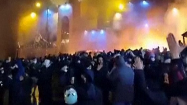 È un bagno di sangue in Iran, oltre 2000 morti secondo la fondazione della Nobel Mohammadi, Trump valuta l'attacco