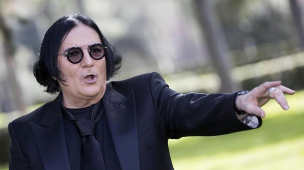 “A questa nostra Italia, le hanno tolto pure le ali…”: Renato Zero saluta con un post Alitalia
