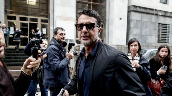 Accolto il ricorso contro Corona: annullata la terza puntata di Falsissimo su Signorini. Il legale del giornalista: tutelati i diritti individuali