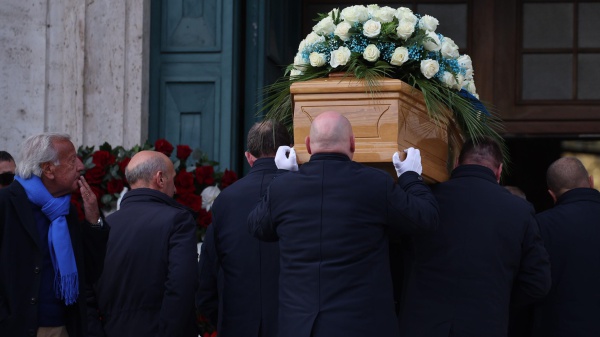 Addio a Nicola Pietrangeli, folla commossa alla Gran Madre di Dio per l’ultimo saluto