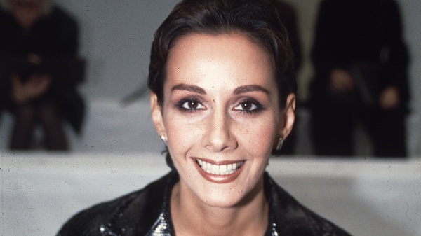Addio ad Anna Kanakis l'attrice che amava scrivere. La più giovane Miss Italia nel '77, è scomparsa a 61 anni