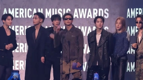 Agli American Music Awards trionfano i BTS. A bocca asciutta Taylor Swift