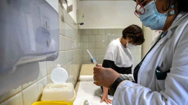 Aifa, il vaccino in gravidanza è sicuro, nessun effetto negativo sulla fertilità