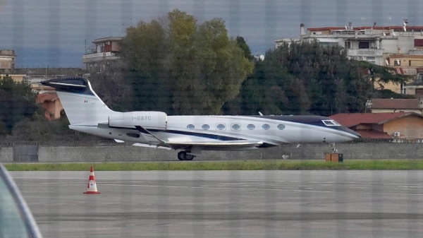 Alberto Trentini e Mario Burlò sono tornati in Italia, accolti a Ciampino dai familiari e dai vertici del governo