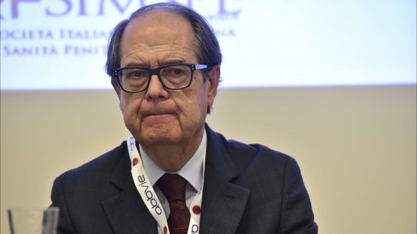 Aldo Morrone, direttore San Gallicano su RTL 102.5: "Aumentare il numero di tamponi, non solo di vaccini"