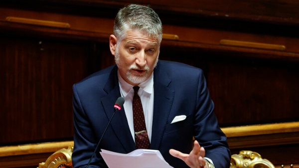 Il Ministro Giuli annuncia la revisione delle commissioni Cinema: verso nuove regole con decreto del Mic