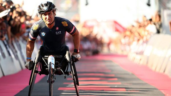Alex Zanardi, grave incidente in handbike durante la staffetta Obiettivo Tricolore