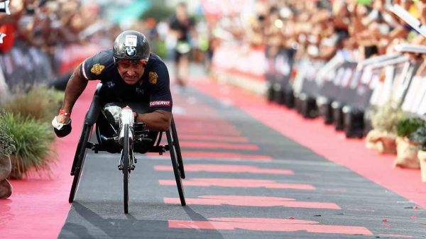 Alex Zanardi, nuovo intervento alla testa, condizioni stabili
