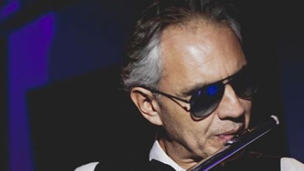 Andrea Bocelli ha avuto il coronavirus, oggi ha donato il plasma