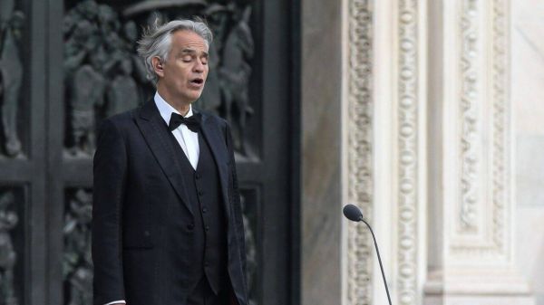 Andrea Bocelli live in streaming domani sera per il suo Teatro del Silenzio senza pubblico