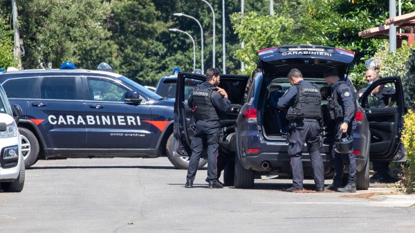 Ardea: rapina fatale ad un distributore di carburanti, morto un dipendente, è caccia agli aggtessori
