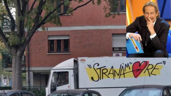 "Arriva Stranamore": sui social gira una foto che diventa virale. Operazione amarcord sul programma tv