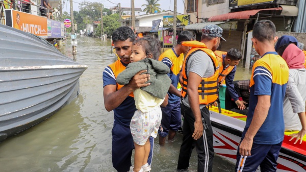 Asia devastata da due cicloni Sri Lanka, Indonesia e Thailandia sono in ginocchio, più di 1200 vittime