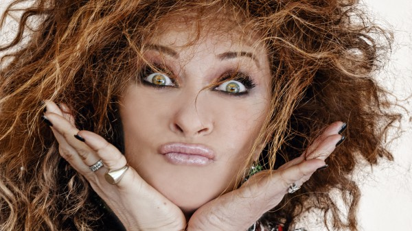 “Sogno di recitare con Antonio Albanese”: Valentina Persia compie 50 anni e apre il cassetto dei ricordi