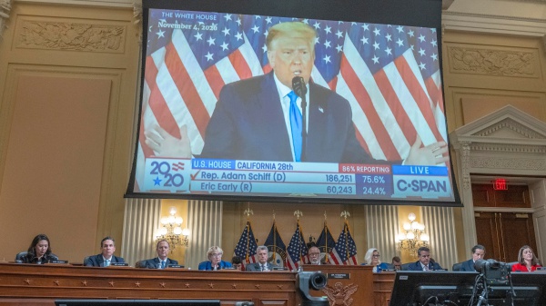 Assalto al Capitol, Trump convocato per testimoniare. Il tycoon, la Commissione è un disastro totale