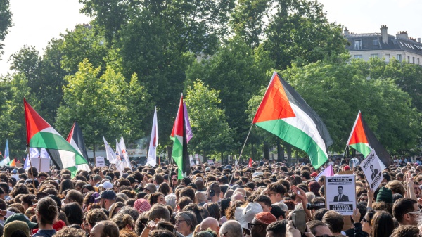 Avanza la marcia internazionale per spezzare il blocco su Gaza, attivisti italiani bloccati al Cairo